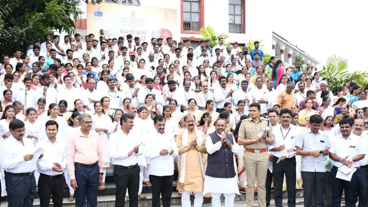 ಕೋಟಿ ಕಂಠ ಗಾಯನ ಕನ್ನಡಿಗರ ಹೆಮ್ಮೆ ಸಚಿವ ಡಾ.ನಾರಾಯಣಗೌಡ