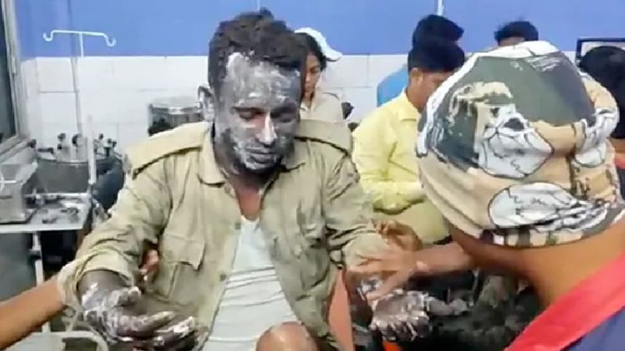 बिहार के औरंगाबाद में छठ पूजा के दौरान बड़ा हादसा: प्रसाद बनाने के दैरान ब्लास्ट, 30 से ज्यादा लोग घायल बिहार के औरंगाबाद में छठ पूजा के दौरान बड़ा हादसा: प्रसाद बनाने के दैरान ब्लास्ट, 30 से ज्यादा लोग घायल