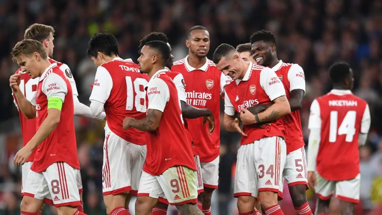 ഇംഗ്ലീഷ് പ്രീമിയര് ലീഗില് കിരീടപ്പോരാട്ടം കനക്കുന്നു; മാഞ്ചസ്റ്റര് സിറ്റിയും ആഴ്സണലും ഇന്നിറങ്ങും ഇംഗ്ലീഷ് പ്രീമിയര് ലീഗില് കിരീടപ്പോരാട്ടം കനക്കുന്നു; മാഞ്ചസ്റ്റര് സിറ്റിയും ആഴ്സണലും ഇന്നിറങ്ങും