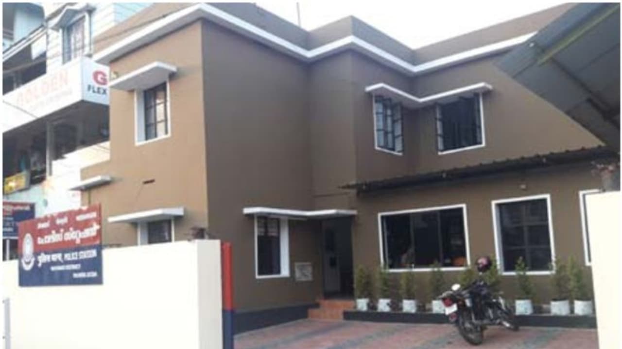 പെൺ വാണിഭക്കാരനെന്ന് വിളിച്ചു: മീനങ്ങാടി എസ്.ഐക്കെതിരെ നടപടി വേണമെന്ന് മനുഷ്യവകാശ കമ്മീഷൻ