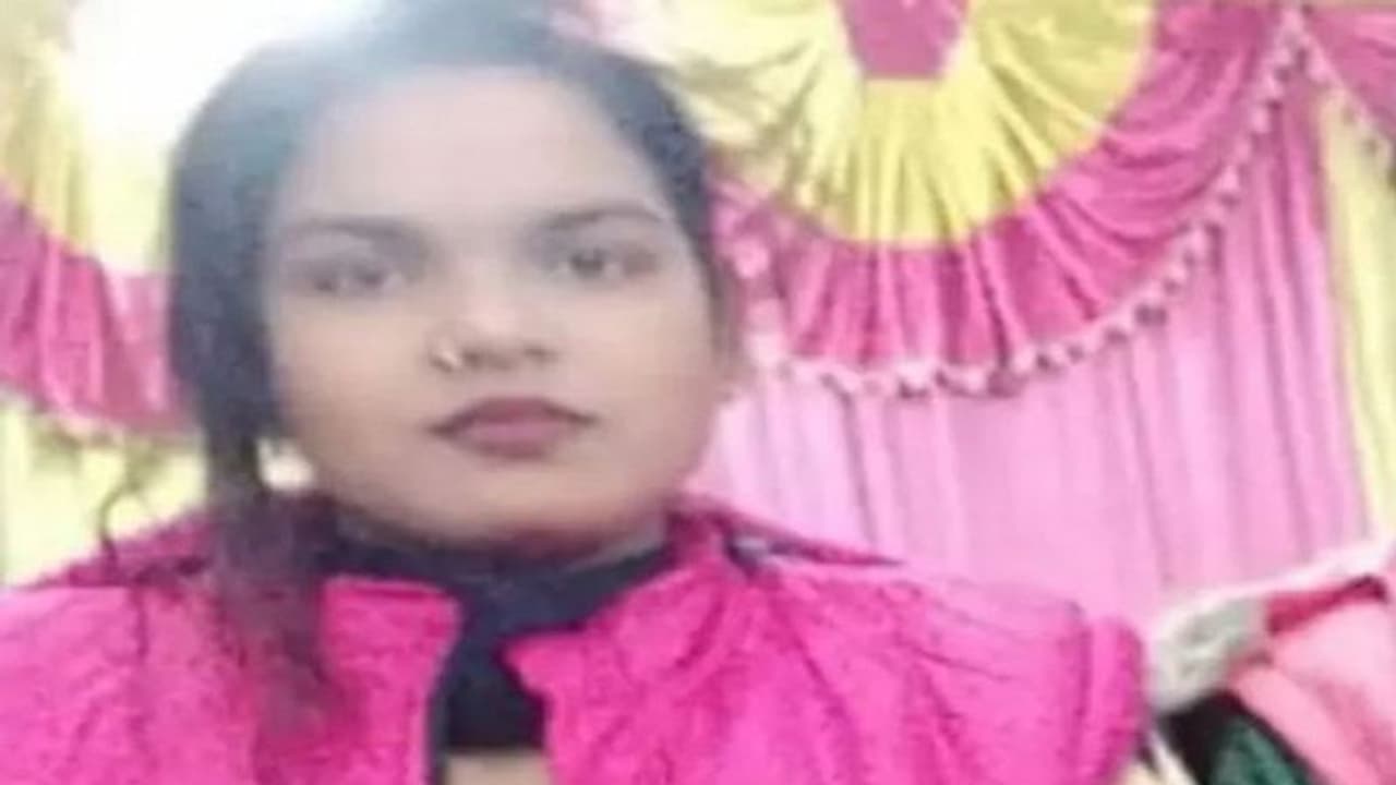 प्रयागराज में कान की बाली नोंचकर आरोपियों ने टेंपो से दिया धक्का, 27 दिन कोमा से लड़ने के बाद खत्म हुई जिंदगी प्रयागराज में कान की बाली नोंचकर आरोपियों ने टेंपो से दिया धक्का, 27 दिन कोमा से लड़ने के बाद खत्म हुई जिंदगी