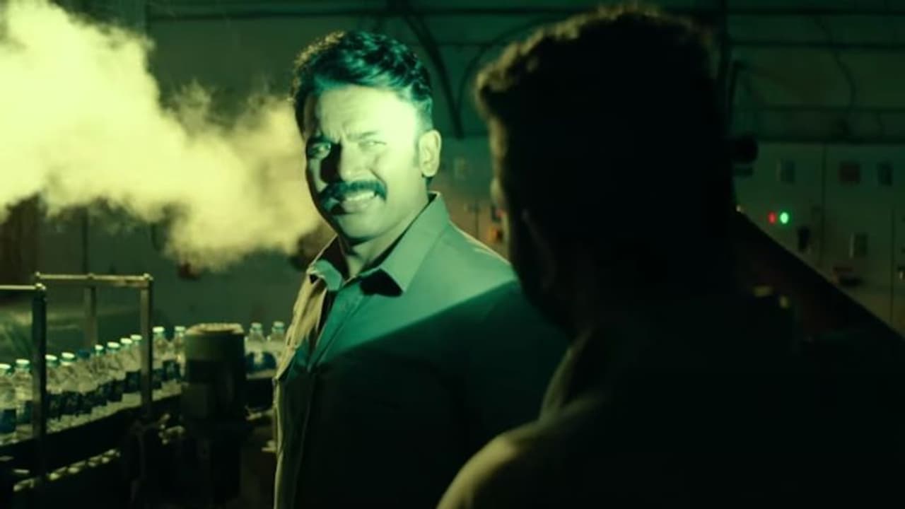 'ഡില്ലി'യല്ല, ഇത് വിജയ് പ്രകാശ്; കാര്ത്തിയുടെ 'സര്ദാര്' സ്നീക്ക് പീക്ക് 'ഡില്ലി'യല്ല, ഇത് വിജയ് പ്രകാശ്; കാര്ത്തിയുടെ 'സര്ദാര്' സ്നീക്ക് പീക്ക്