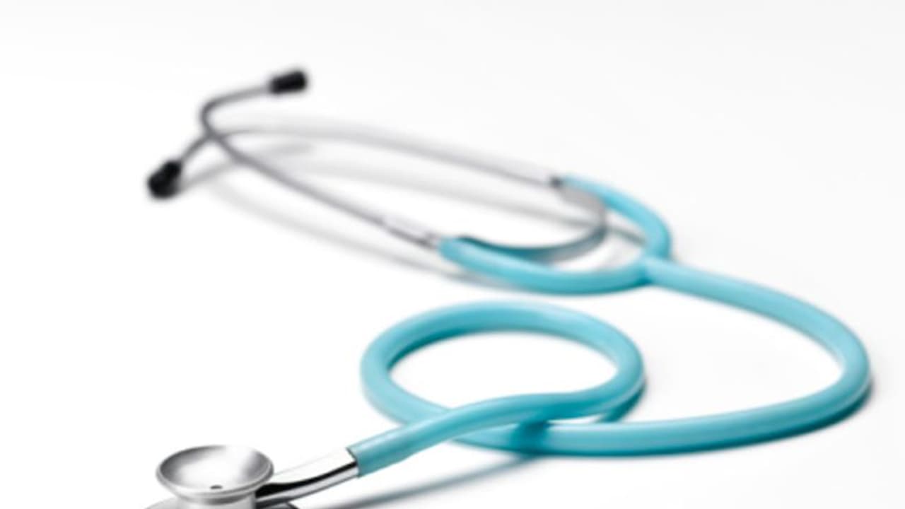 മെഡിക്കൽ കോളേജുകളിലെ ഡോക്ടർമാരുടെ സ്വകാര്യ പ്രാക്ടീസിന് തടയിടാന് കർണാടക; ജിപിഎസ് ഉപയോഗിച്ച് നിരീക്ഷിക്കും മെഡിക്കൽ കോളേജുകളിലെ ഡോക്ടർമാരുടെ സ്വകാര്യ പ്രാക്ടീസിന് തടയിടാന് കർണാടക; ജിപിഎസ് ഉപയോഗിച്ച് നിരീക്ഷിക്കും