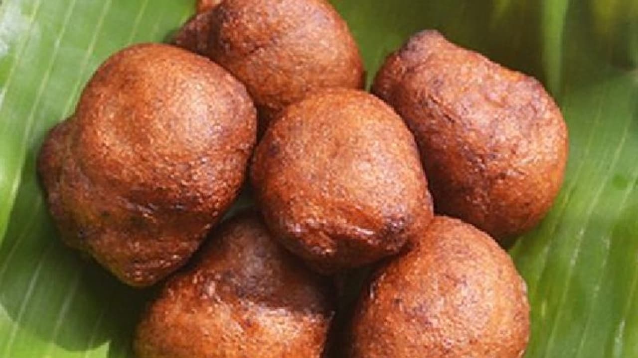 1 கப் கோதுமை மாவு இருக்கா..?! ஈவினிங் ஸ்நாக்ஸ்க்கு இந்த இனிப்பு பண்டம் செய்து கொடுங்க! டேஸ்ட்டா இருக்கும்..