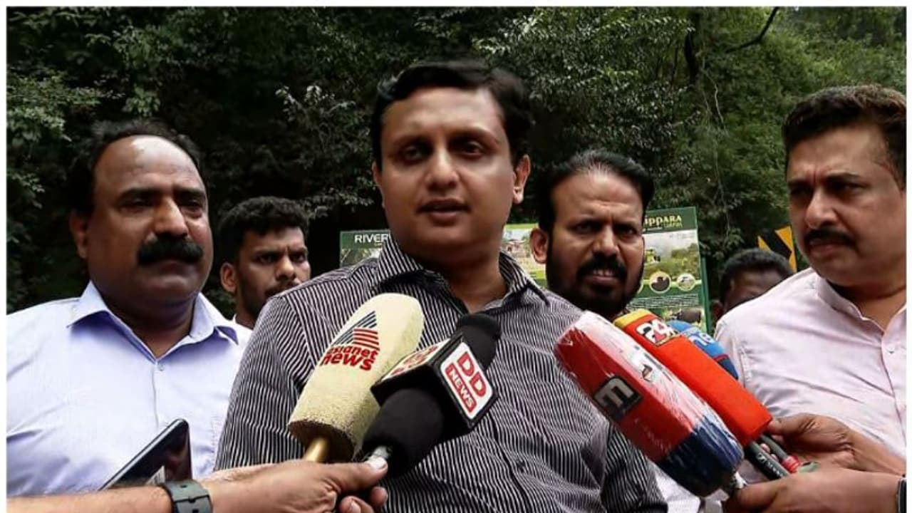 'മന്ത്രിമാര്‍ വരുമ്പോൾ മാത്രം റോഡിലെ കുഴിയടച്ചാൽ പോര'; ഉദ്യോഗസ്ഥരോട് മുന്നറിയിപ്പുമായി മന്ത്രി മുഹമ്മദ് റിയാസ്