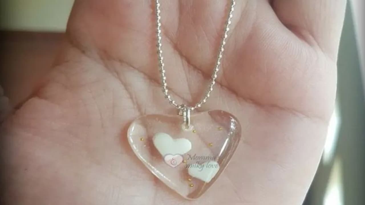 മുലപ്പാലില് നിന്നും ആഭരണങ്ങള്, വിദേശരാജ്യങ്ങളില് നിന്നു പോലും ഡിമാന്ഡ്! മുലപ്പാലില് നിന്നും ആഭരണങ്ങള്, വിദേശരാജ്യങ്ങളില് നിന്നു പോലും ഡിമാന്ഡ്!