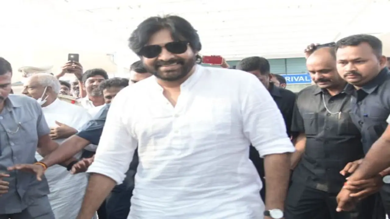 మంగళగిరికి చేరుకున్న పవన్ కల్యాణ్.. రేపు జనసేన పీఏసీ సమావేశం.. పొత్తులపై చర్చ జరగనుందా..? మంగళగిరికి చేరుకున్న పవన్ కల్యాణ్.. రేపు జనసేన పీఏసీ సమావేశం.. పొత్తులపై చర్చ జరగనుందా..?