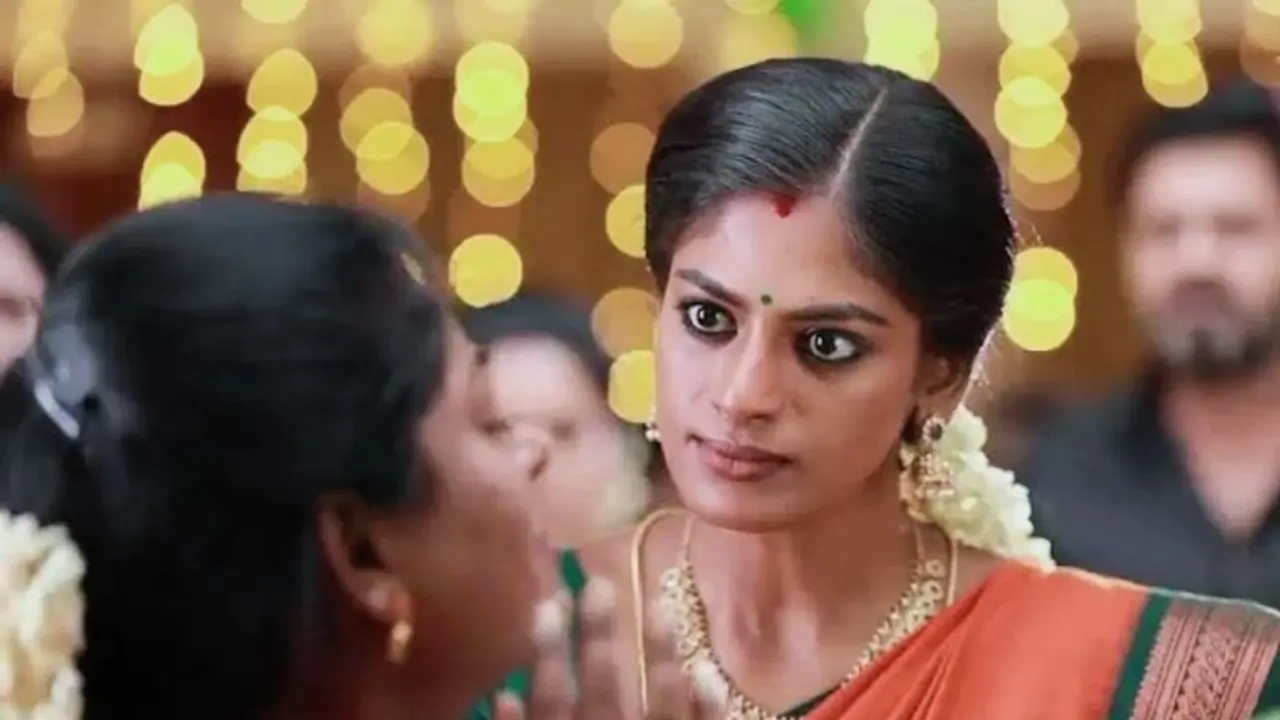 bharathi kannamma : சாந்தி கழுத்தில் அருவாமனையை வைத்த கண்ணம்மா..வெண்பாவிற்கு காத்திருக்கும் அதிர்ச்சி