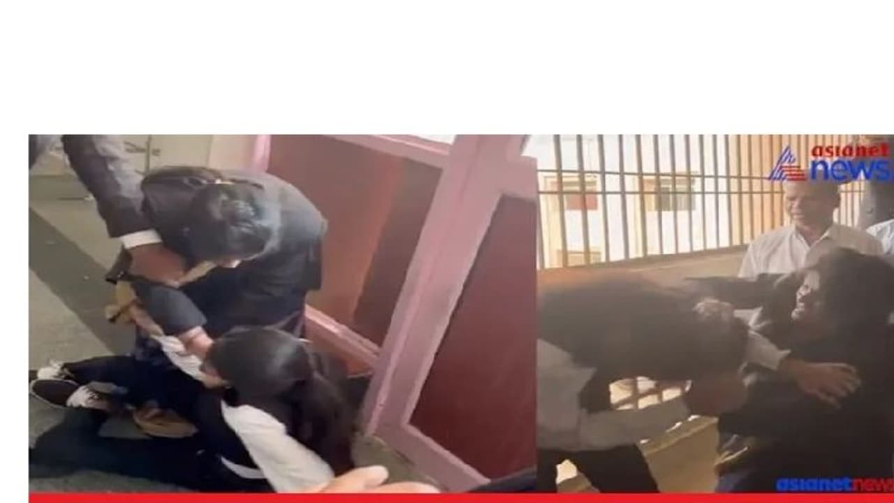 Viral Video: ಯುಪಿಯ ಕಾಸ್ಗಂಜ್‌ನಲ್ಲಿ ಕೋರ್ಟ್‌ನಲ್ಲೇ ಮಹಿಳಾ ವಕೀಲರ ಕಿತ್ತಾಟ: ಕೇಸ್‌ ದಾಖಲು