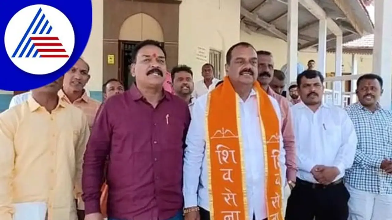 ರಾಜ್ಯೋತ್ಸವ ಸಮೀಪಿಸುತ್ತಿದ್ದಂತೆ ಮತ್ತೆ ಬಾಲ ಬಿಚ್ಚಿದ MES, ಮಹಾರಾಷ್ಟ್ರದ ಶಿವಸೇನೆ ಪುಂಡರ ಬೆಂಬಲ ರಾಜ್ಯೋತ್ಸವ ಸಮೀಪಿಸುತ್ತಿದ್ದಂತೆ ಮತ್ತೆ ಬಾಲ ಬಿಚ್ಚಿದ MES, ಮಹಾರಾಷ್ಟ್ರದ ಶಿವಸೇನೆ ಪುಂಡರ ಬೆಂಬಲ