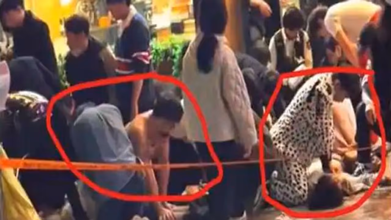 सियोल में हैलोविन पार्टी में मची भगदड़ में युवाओं की मौत के बाद सोशल मीडिया पर ट्रेंड हुआ Cardiac Arrest सियोल में हैलोविन पार्टी में मची भगदड़ में युवाओं की मौत के बाद सोशल मीडिया पर ट्रेंड हुआ Cardiac Arrest