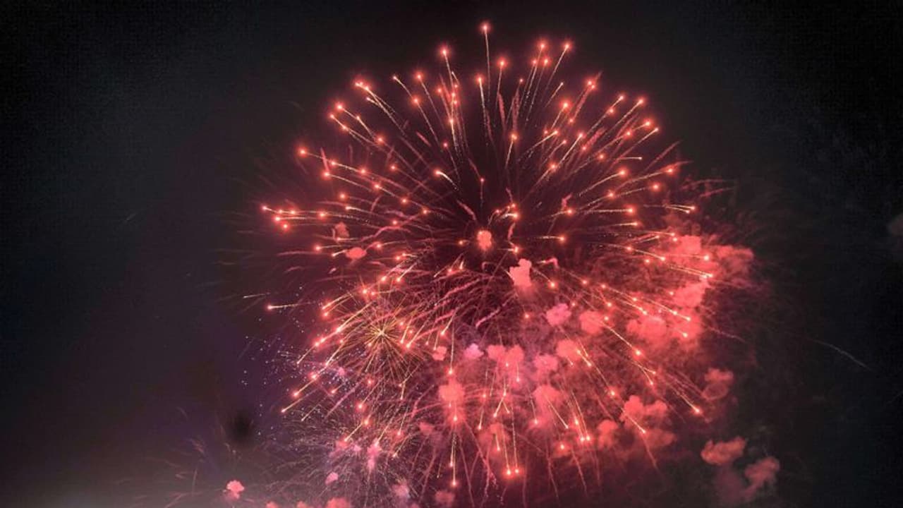 களைகட்டிய புத்தாண்டு! சென்னையில் காலை 6 மணி வரை போக்குவரத்துக்குத் தடை!