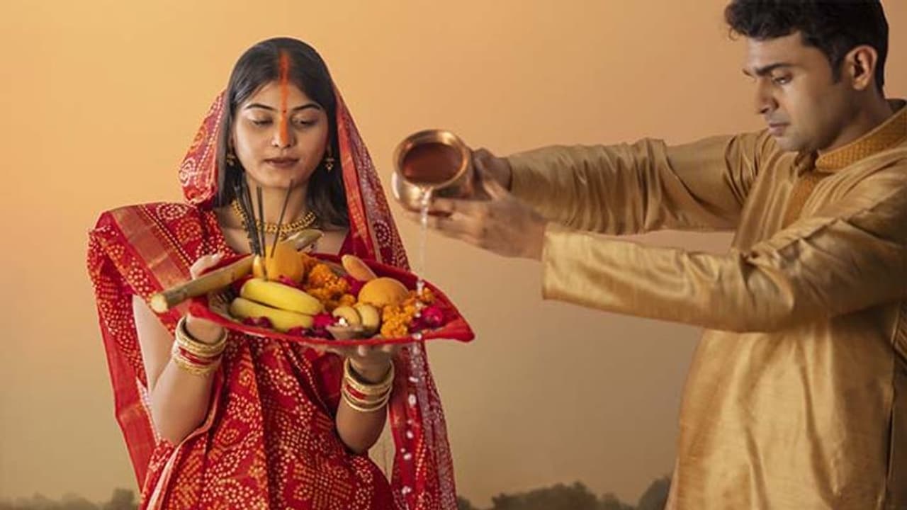 Chhath Arghya Timing 2022: बिहार का प्रमुख पर्व है छठ, जानें राज्य के प्रमुख 38 जिलों में सूर्यास्त का समय Chhath Arghya Timing 2022: बिहार का प्रमुख पर्व है छठ, जानें राज्य के प्रमुख 38 जिलों में सूर्यास्त का समय