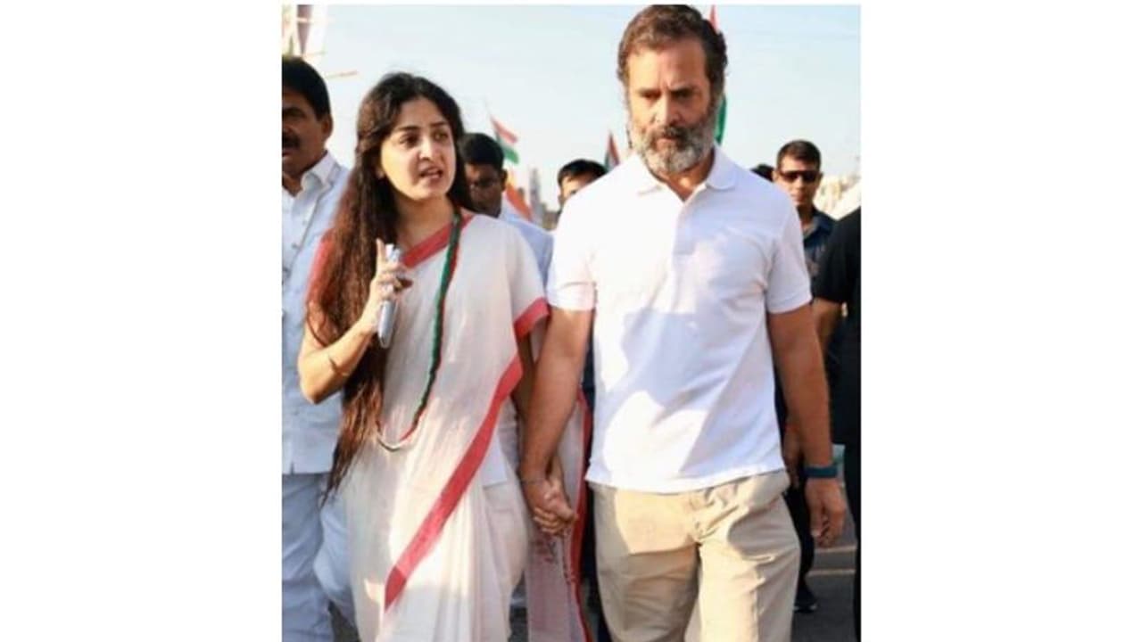 എന്തിന് രാഹുല്‍ കൈയില്‍ പിടിച്ചു? മോദിയുടെ വാക്കുകള്‍ ഓര്‍മ്മിപ്പിച്ച് ബിജെപി നേതാവിന് നടിയുടെ മറുപടി