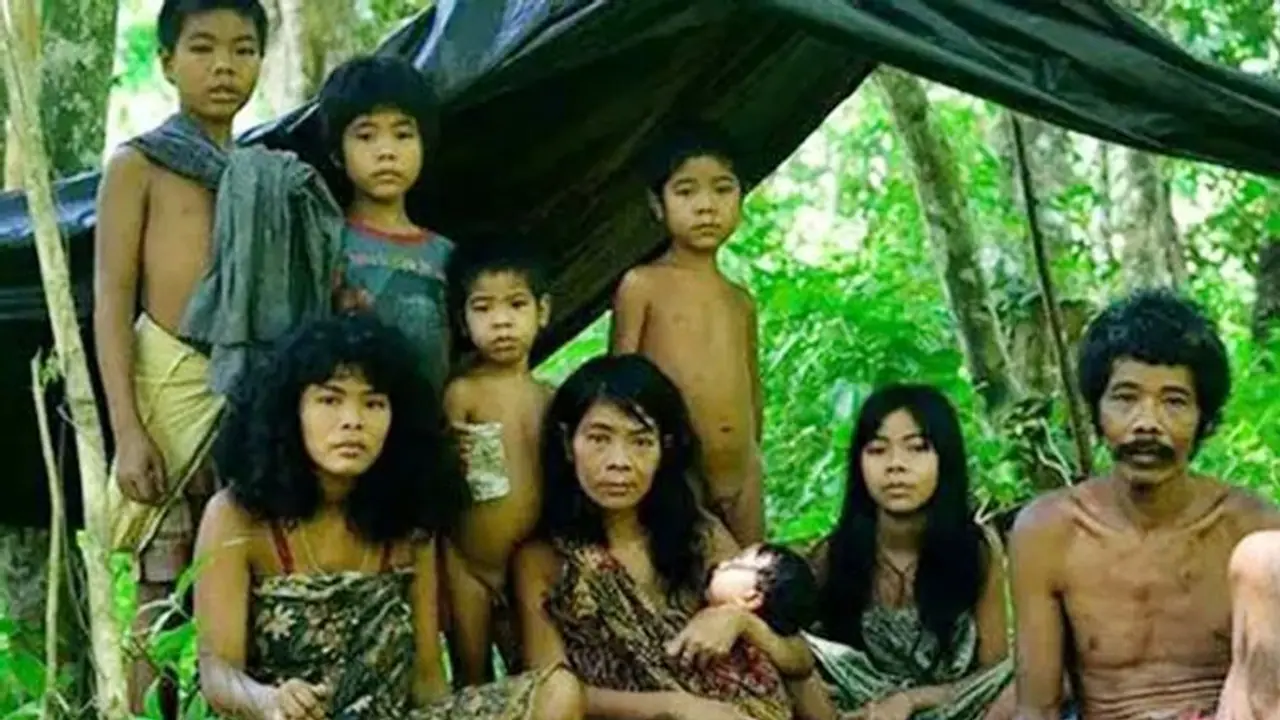 बेटी को पिता या बहन को भाई पसंद आ जाए, तो फिजिकल रिलेशन बनाने से नहीं हिचकते, चर्चा में हैं ये विचित्र लोग बेटी को पिता या बहन को भाई पसंद आ जाए, तो फिजिकल रिलेशन बनाने से नहीं हिचकते, चर्चा में हैं ये विचित्र लोग