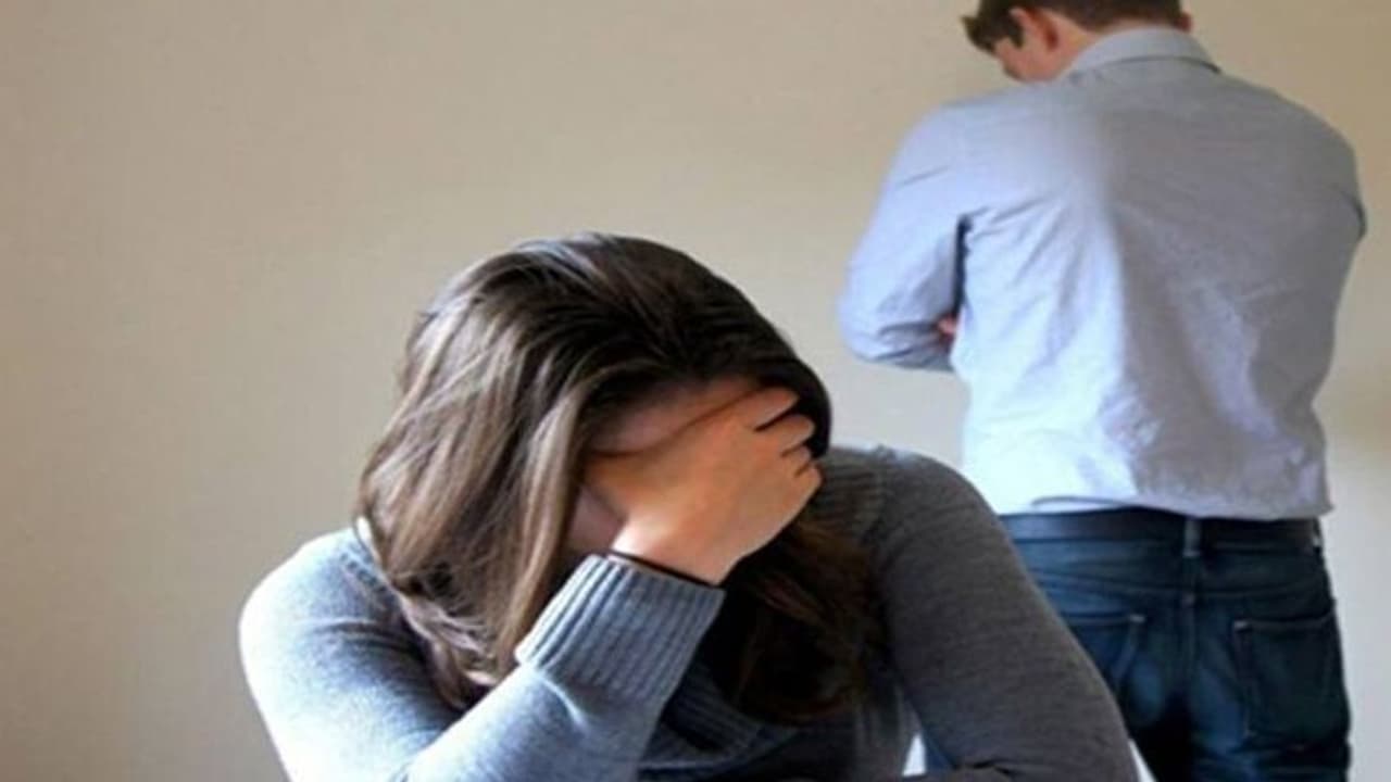  पत्नी तलाक चाहती थी...कोर्ट ने कहा आखिरी बार साथ रहो, लेकिन हो गया इतना बड़ा कांड, अब सब रोए जा रहे