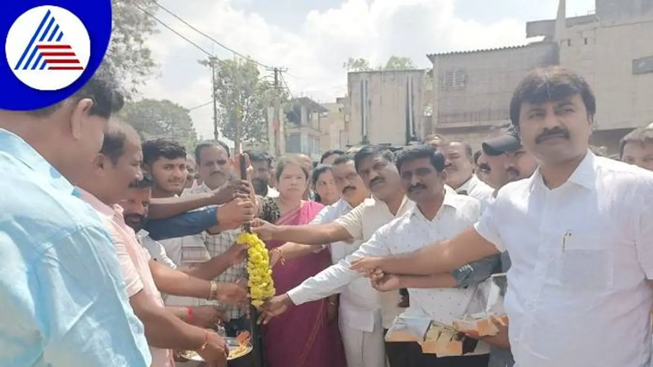 ಕಾಂಗ್ರೆಸ್ ಬಿಜೆಪಿಯ ಸ್ವಾರ್ಥ ಯಾತ್ರೆಗಳು: ಅನಿತಾ ಕುಮಾರಸ್ವಾಮಿ ಕಾಂಗ್ರೆಸ್ ಬಿಜೆಪಿಯ ಸ್ವಾರ್ಥ ಯಾತ್ರೆಗಳು: ಅನಿತಾ ಕುಮಾರಸ್ವಾಮಿ