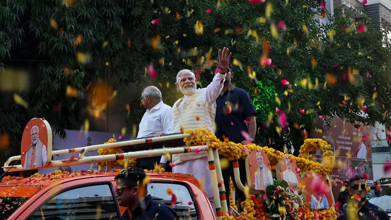 అహ్మదాబాద్లో నేడు జరగాల్సిన ప్రధాని రోడ్ షో రద్దు.. కారణమదేనా..? అహ్మదాబాద్లో నేడు జరగాల్సిన ప్రధాని రోడ్ షో రద్దు.. కారణమదేనా..?
