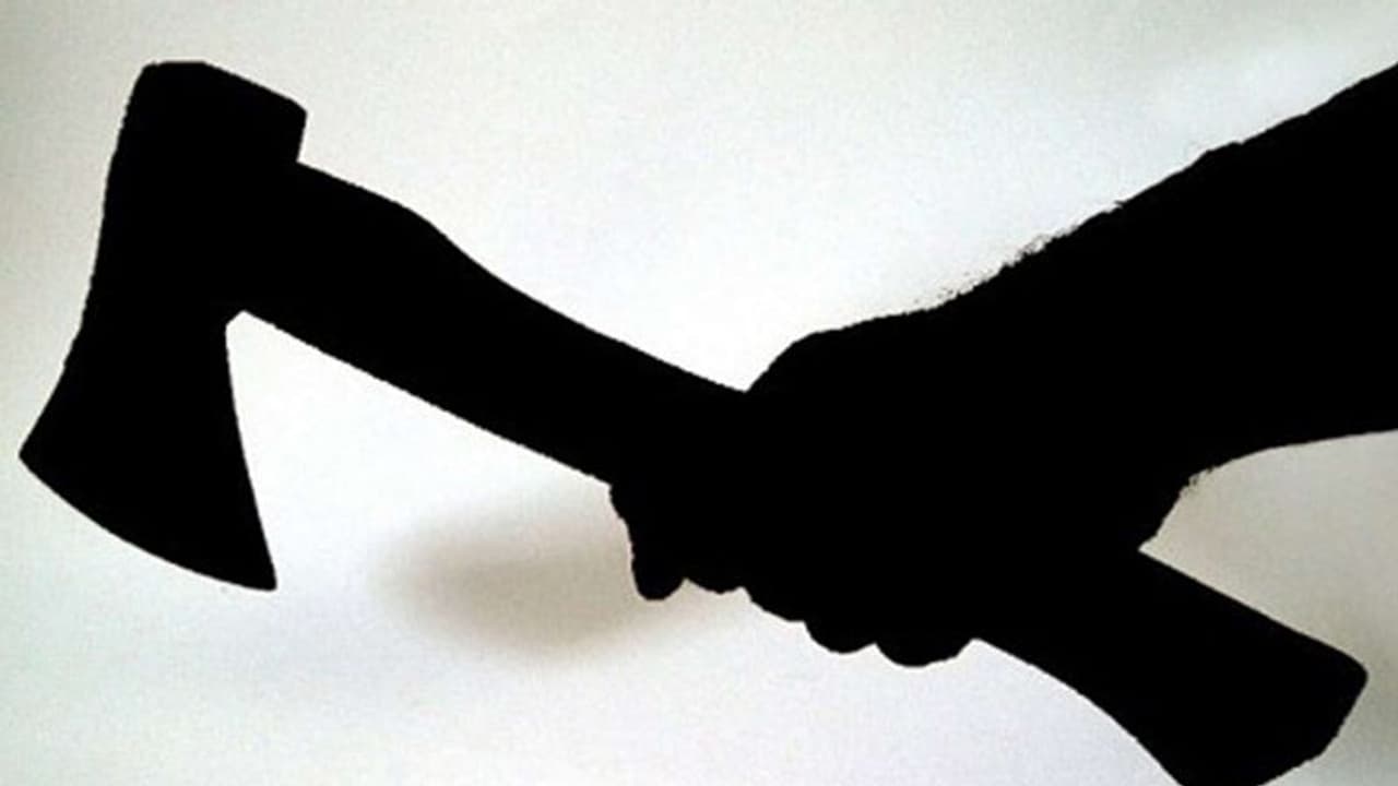 पत्नी के चरित्र पर शक करता था पति, विवाद गहराया तो कुल्हाड़ी से बीवी को कुल्हाड़ी से काटकर मार डाला पत्नी के चरित्र पर शक करता था पति, विवाद गहराया तो कुल्हाड़ी से बीवी को कुल्हाड़ी से काटकर मार डाला