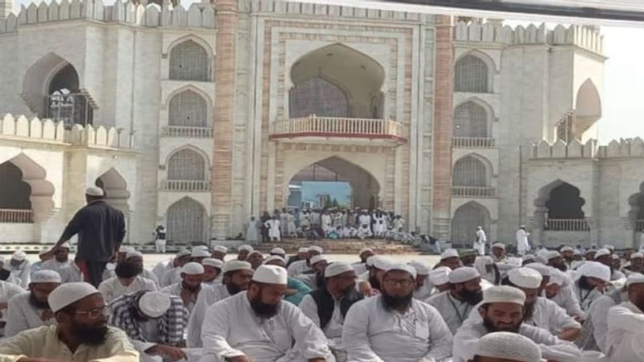 दारुल उलूम के राष्ट्रीय सम्मेलन में मौलाना मदनी ने बोली बड़ी बात, कहा किसी बोर्ड से नहीं जुड़ेंगे दीनी मदारिस दारुल उलूम के राष्ट्रीय सम्मेलन में मौलाना मदनी ने बोली बड़ी बात, कहा किसी बोर्ड से नहीं जुड़ेंगे दीनी मदारिस