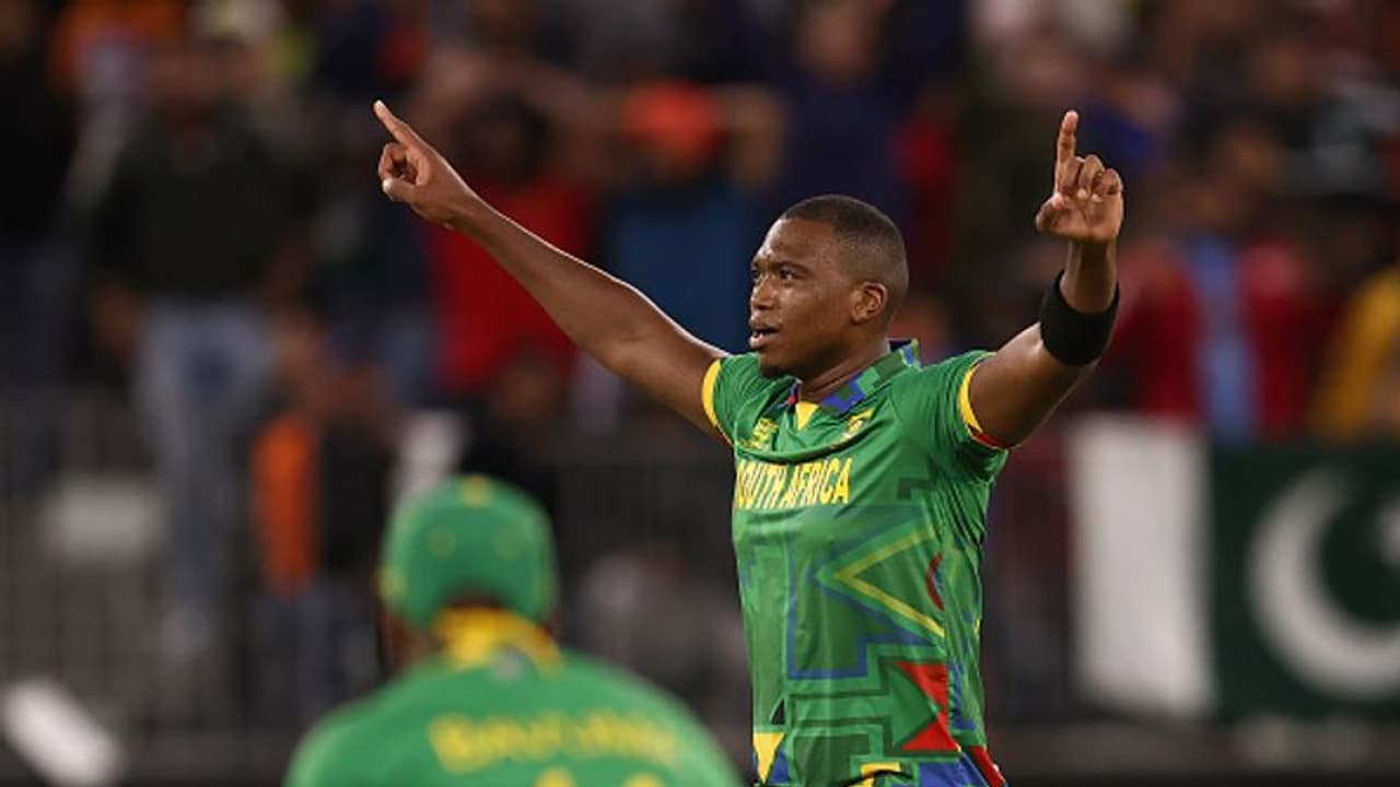 IND vs SA: ரோஹித், ராகுல், கோலி, பாண்டியாவை வீழ்த்திய இங்கிடி..! சீட்டுக்கட்டாய் சரிந்த இந்திய பேட்டிங் ஆர்டர் IND vs SA: ரோஹித், ராகுல், கோலி, பாண்டியாவை வீழ்த்திய இங்கிடி..! சீட்டுக்கட்டாய் சரிந்த இந்திய பேட்டிங் ஆர்டர்