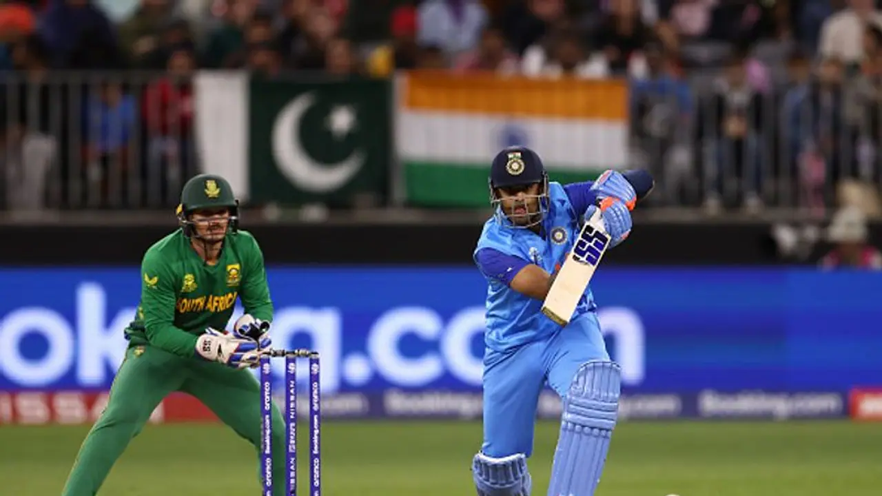 IND vs SA: அதிரடி அரைசதம் அடித்து தனி ஒருவனாக இந்தியாவை காப்பாற்றிய சூர்யகுமார் யாதவ்..! SA க்கு சவாலான இலக்கு IND vs SA: அதிரடி அரைசதம் அடித்து தனி ஒருவனாக இந்தியாவை காப்பாற்றிய சூர்யகுமார் யாதவ்..! SA க்கு சவாலான இலக்கு