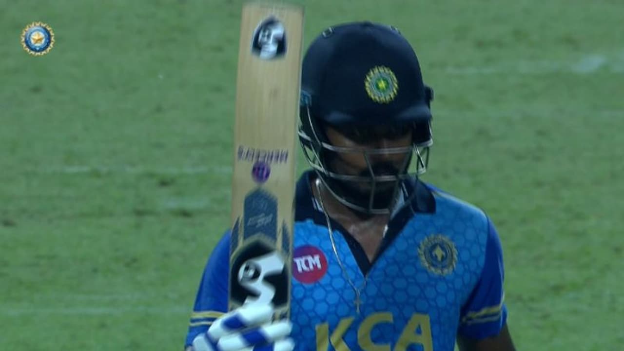 സഞ്ജു സാംസണ് വെടിക്കെട്ട് പാഴായി; മുഷ്താഖ് അലി ട്രോഫിയില് കേരളം പുറത്ത് സഞ്ജു സാംസണ് വെടിക്കെട്ട് പാഴായി; മുഷ്താഖ് അലി ട്രോഫിയില് കേരളം പുറത്ത്