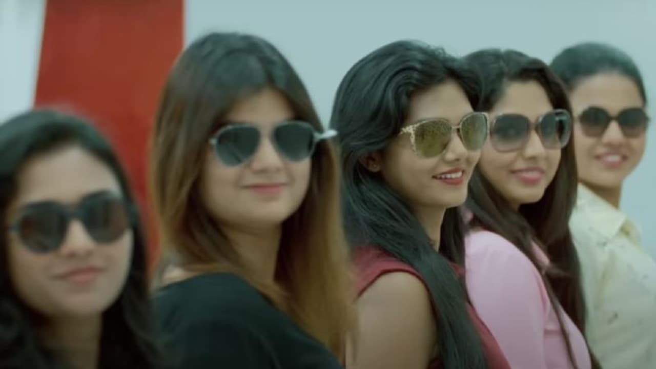 പുതുമുഖ നായികമാരെ അവതരിപ്പിച്ച് ഒമര് ലുലു; 'നല്ല സമയം' വീഡിയോ സോംഗ് പുതുമുഖ നായികമാരെ അവതരിപ്പിച്ച് ഒമര് ലുലു; 'നല്ല സമയം' വീഡിയോ സോംഗ്