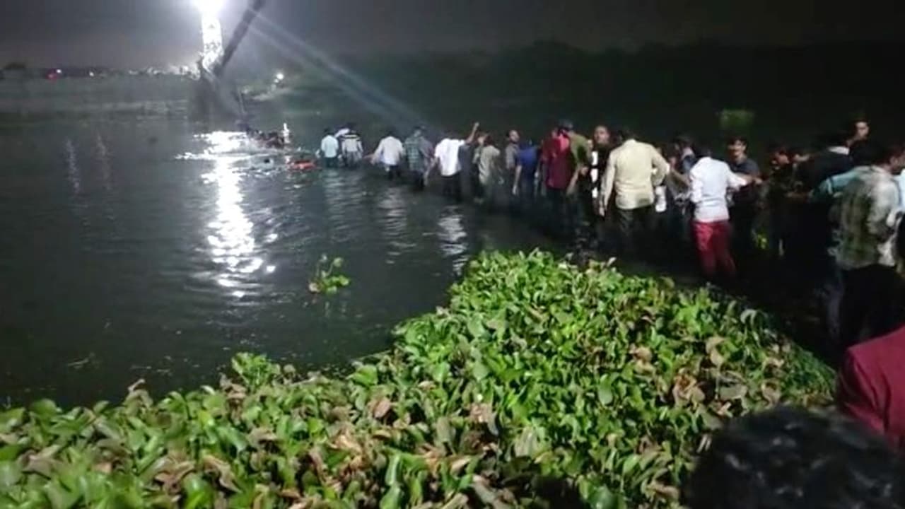 Morbi bridge collapse: Gujarat High Court seeks report on bridges, their condition in state Morbi bridge collapse: Gujarat High Court seeks report on bridges, their condition in state