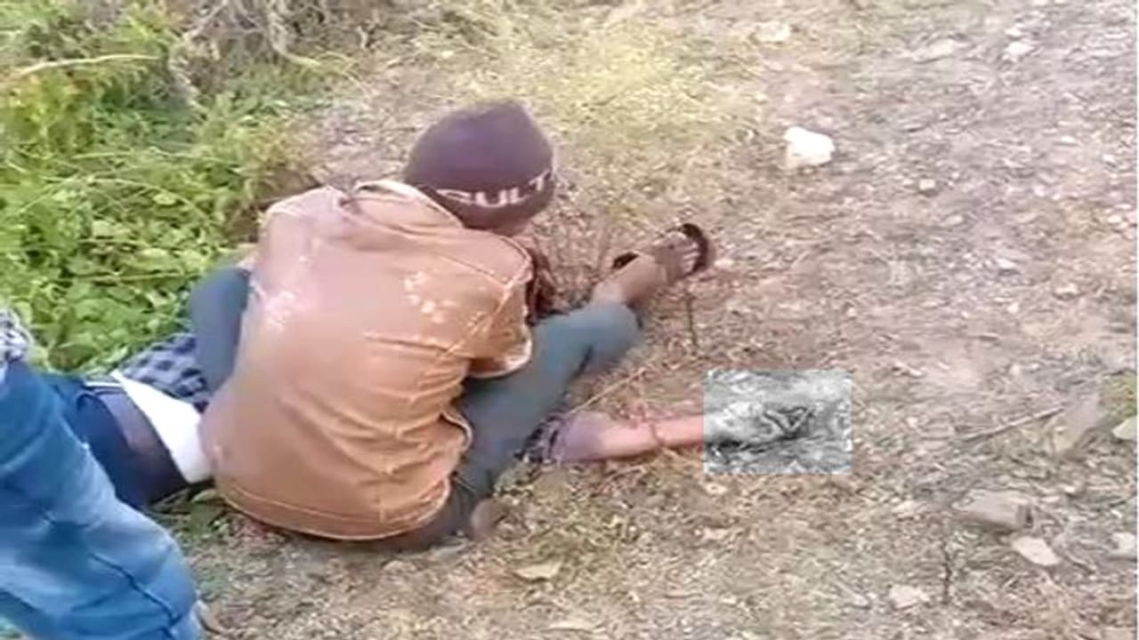 बेसबॉल का ऐसा उपयोग की जिसने देखा कलेजा मुंह को आ गया, इतने वार किए की कद्दू की तरह फट गया सिर बेसबॉल का ऐसा उपयोग की जिसने देखा कलेजा मुंह को आ गया, इतने वार किए की कद्दू की तरह फट गया सिर