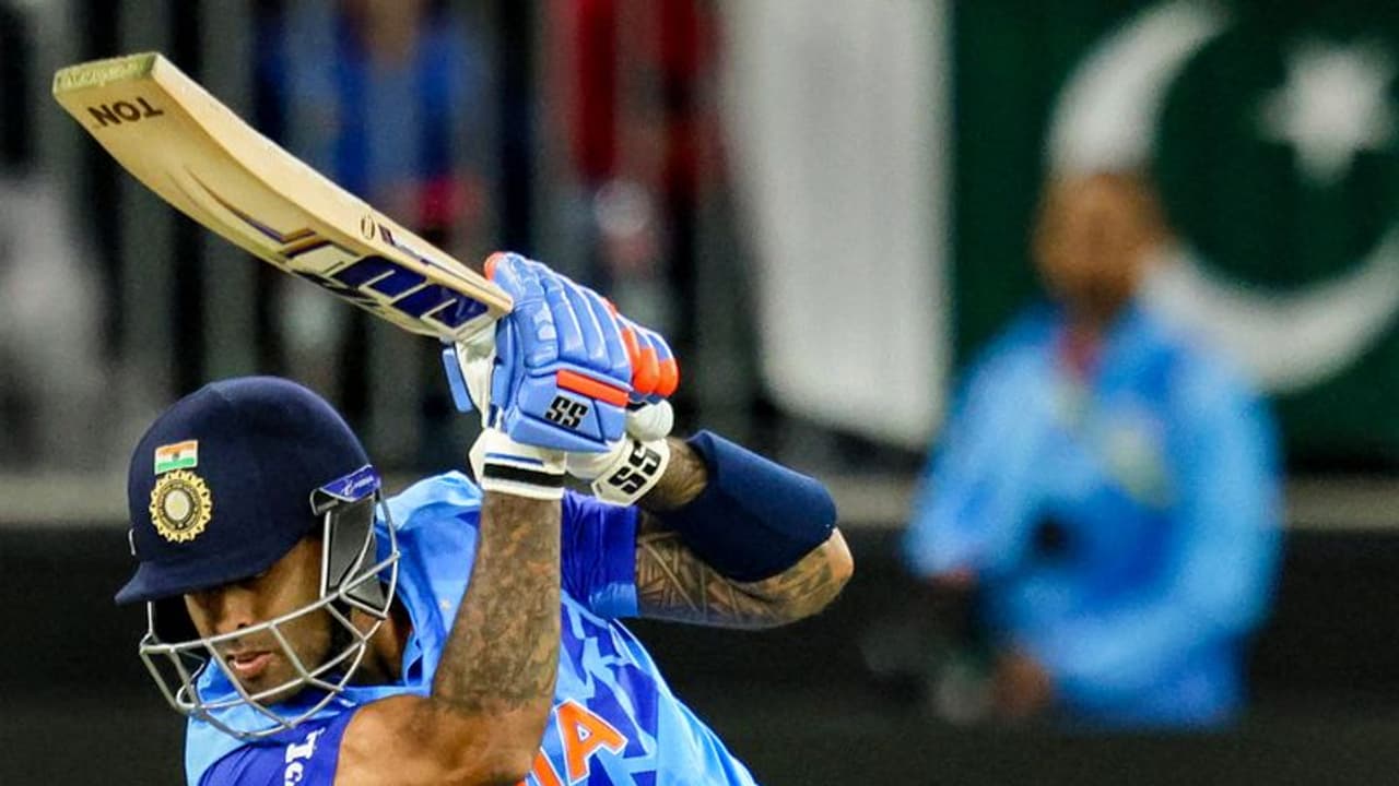 ആകാശത്തോളം ഉയരെ 'സ്കൈ'; റിസ്വാനെ പിന്തള്ളി സൂര്യകുമാർ യാദവ് നമ്പർ 1 ടി20 ബാറ്റർ ആകാശത്തോളം ഉയരെ 'സ്കൈ'; റിസ്വാനെ പിന്തള്ളി സൂര്യകുമാർ യാദവ് നമ്പർ 1 ടി20 ബാറ്റർ