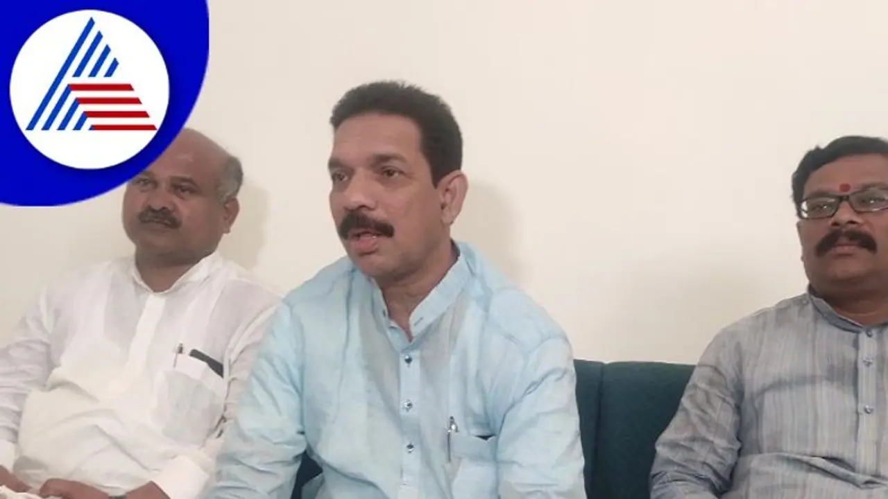 ಸಿದ್ದರಾಮಯ್ಯಗೆ ಧಮ್ ಇದ್ದರೆ ಬಾದಾಮಿಯಿಂದ ಸ್ಪರ್ಧೆ ಮಾಡಲಿ; ಕಟೀಲ್ ಸವಾಲ್! ಸಿದ್ದರಾಮಯ್ಯಗೆ ಧಮ್ ಇದ್ದರೆ ಬಾದಾಮಿಯಿಂದ ಸ್ಪರ್ಧೆ ಮಾಡಲಿ; ಕಟೀಲ್ ಸವಾಲ್!