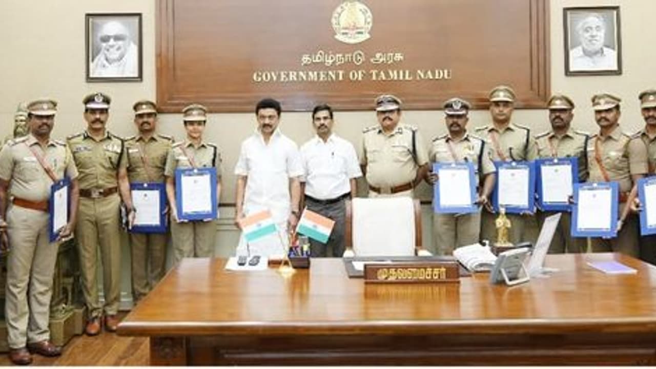 12 மணி நேரத்தில் 148 தடயங்கள் சேகரிப்பு..! குற்றவாளிகள் கைது..! போலீசாருக்கு பாராட்டு தெரிவித்த மு.க.ஸ்டாலின்