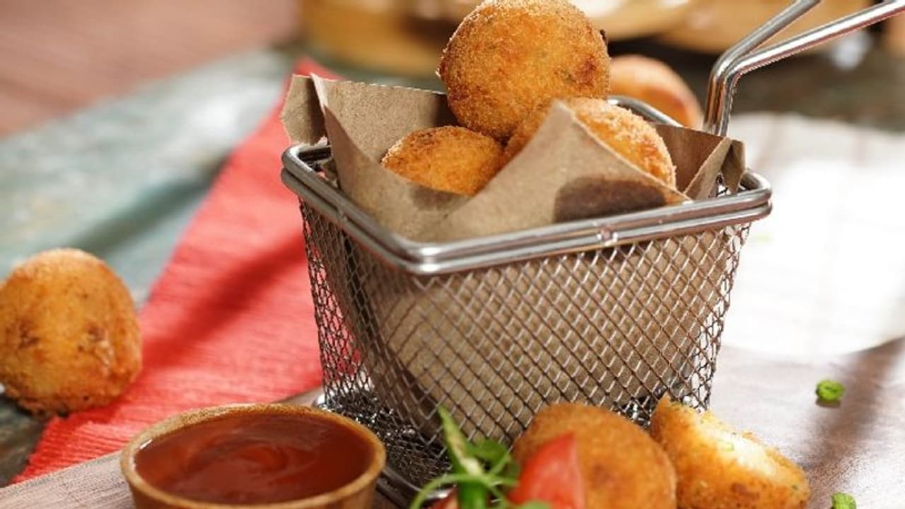 சில்லென்று பெய்யும் மழையில் சுட சுட "வரகு சேமியா சீஸ் பால்ஸ்" செய்து சாப்பிடுங்க! சில்லென்று பெய்யும் மழையில் சுட சுட "வரகு சேமியா சீஸ் பால்ஸ்" செய்து சாப்பிடுங்க!