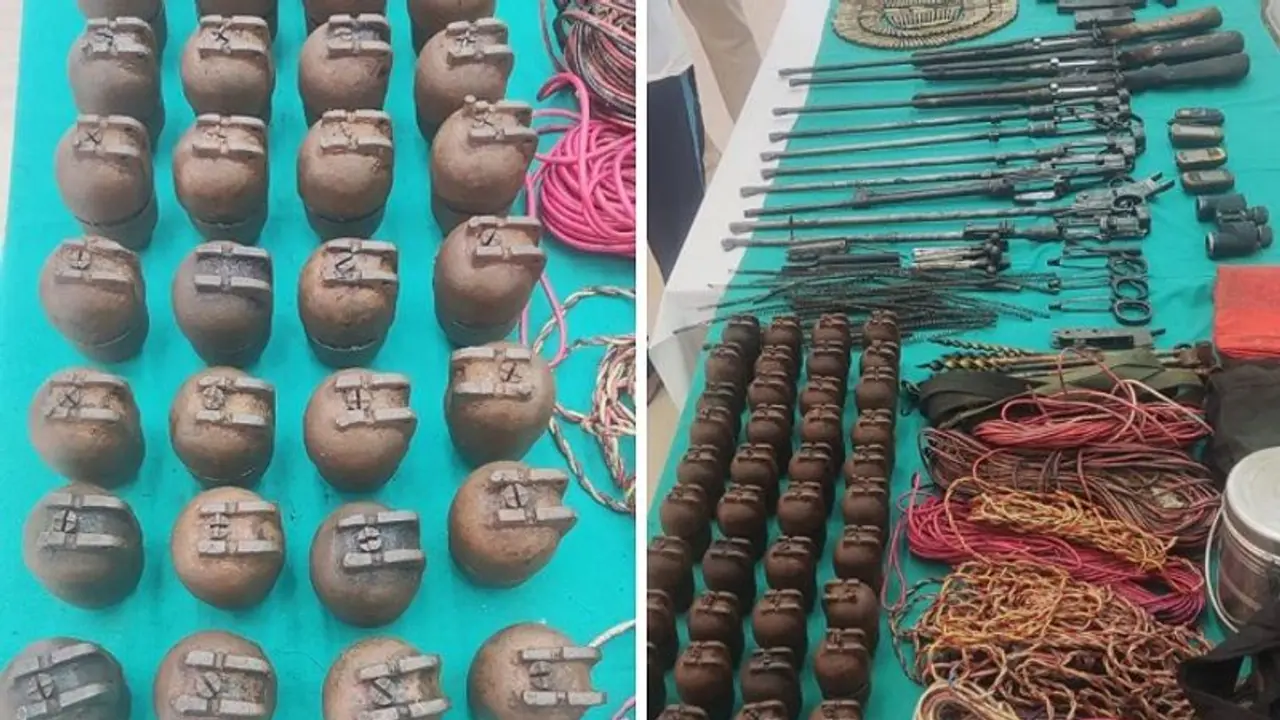 సిఆర్‌పిఎఫ్, బీహార్‌ పోలీసుల జాయింట్ ఆపరేషన్.. భారీ మొత్తంలో పట్టుబట్ట ఆయుధాలు, మందుగుండు సామాగ్రి..