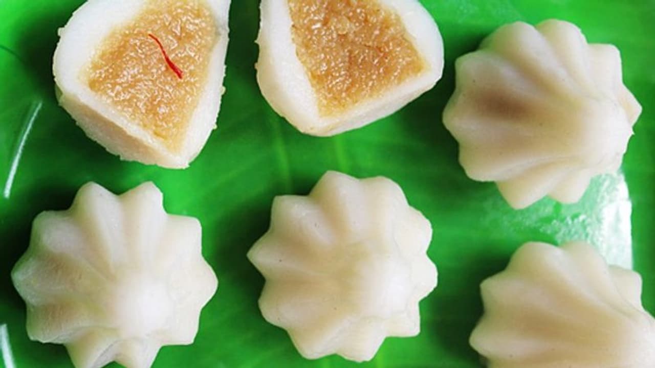 பருப்பு கொழுக்கட்டையை விட அதிக சத்துக்கள் நிறைந்த ''கேசரி கொழுக்கட்டை'' ஈஸியா செய்யலாம் வாங்க! பருப்பு கொழுக்கட்டையை விட அதிக சத்துக்கள் நிறைந்த ''கேசரி கொழுக்கட்டை'' ஈஸியா செய்யலாம் வாங்க!