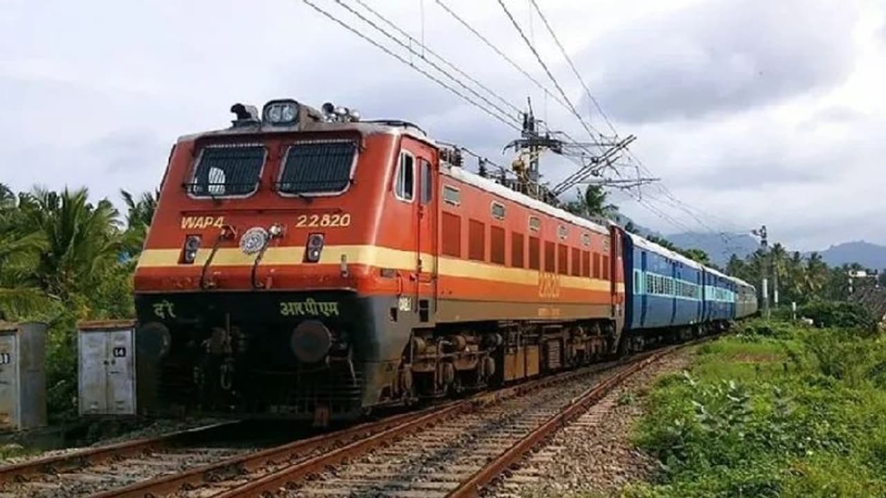 पीएम मोदी पूरा करने जा रहे मेवाड़ का सालों पुराना सपना, नए ट्रैक पर उदयपुर से अहमदाबाद तक दौड़ेगी ट्रेन पीएम मोदी पूरा करने जा रहे मेवाड़ का सालों पुराना सपना, नए ट्रैक पर उदयपुर से अहमदाबाद तक दौड़ेगी ट्रेन