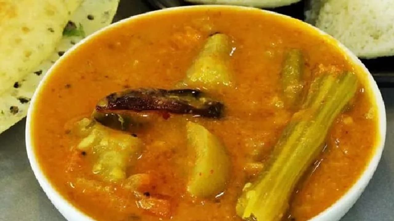 வீடே மணக்கும் ஐயங்கார் ஸ்டைலில் முருங்கைக்காய் சாம்பார்.. ரெசிபி இதோ!