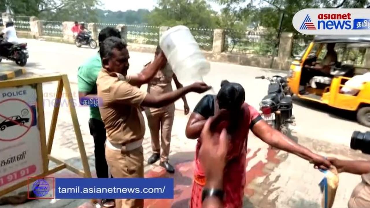 தன் இடத்தை ஆக்கிரமிப்பு செய்தது பற்றி புகாரளித்தும் நடவடிக்கை இல்லை… விரக்தியடைந்த பெண் தீக்குளிக்க முயற்சி!! தன் இடத்தை ஆக்கிரமிப்பு செய்தது பற்றி புகாரளித்தும் நடவடிக்கை இல்லை… விரக்தியடைந்த பெண் தீக்குளிக்க முயற்சி!!