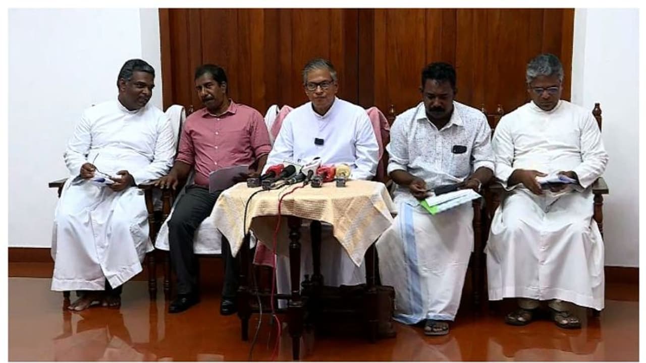 തീരശോഷണം പഠിക്കാന് വിഴിഞ്ഞം സമരസമിതി, മൂന്നുമാസം കൊണ്ട് റിപ്പോര്ട്ട് സമര്പ്പിക്കും തീരശോഷണം പഠിക്കാന് വിഴിഞ്ഞം സമരസമിതി, മൂന്നുമാസം കൊണ്ട് റിപ്പോര്ട്ട് സമര്പ്പിക്കും