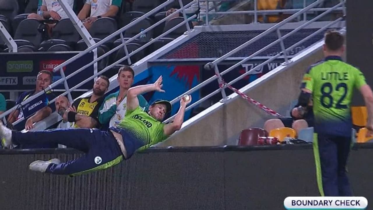 ബൗണ്ടറി ലൈനില്‍ അഭ്യാസിയുടെ മെയ്‌വഴക്കത്തോടെ മക്കാര്‍ത്തി; സിക്‌സര്‍ തടഞ്ഞിട്ട ഐറിഷ് താരത്തിന്റെ വീഡിയോ