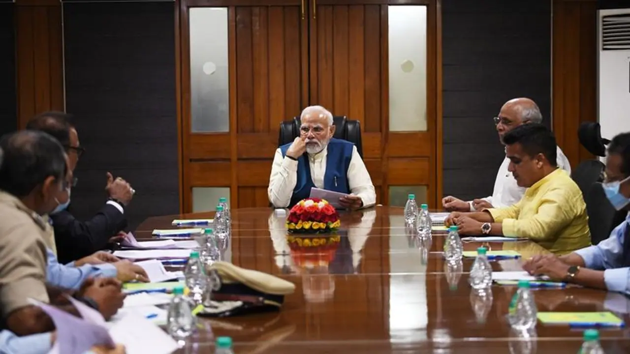 मोरबी पुल हादसा की समीक्षा में पीएम मोदी ने दिया बड़ा आदेश, कल स्वयं जाएंगे घटनास्थल पर हकीकत जानने...