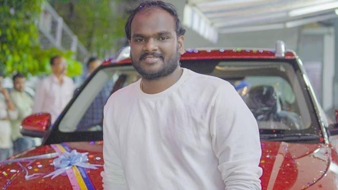 కొత్త కారు కొన్న జబర్దస్త్ కమెడియన్ ఇమ్మానియేల్... మనోడి ఆనందానికి హద్దుల్లేవు! కొత్త కారు కొన్న జబర్దస్త్ కమెడియన్ ఇమ్మానియేల్... మనోడి ఆనందానికి హద్దుల్లేవు!