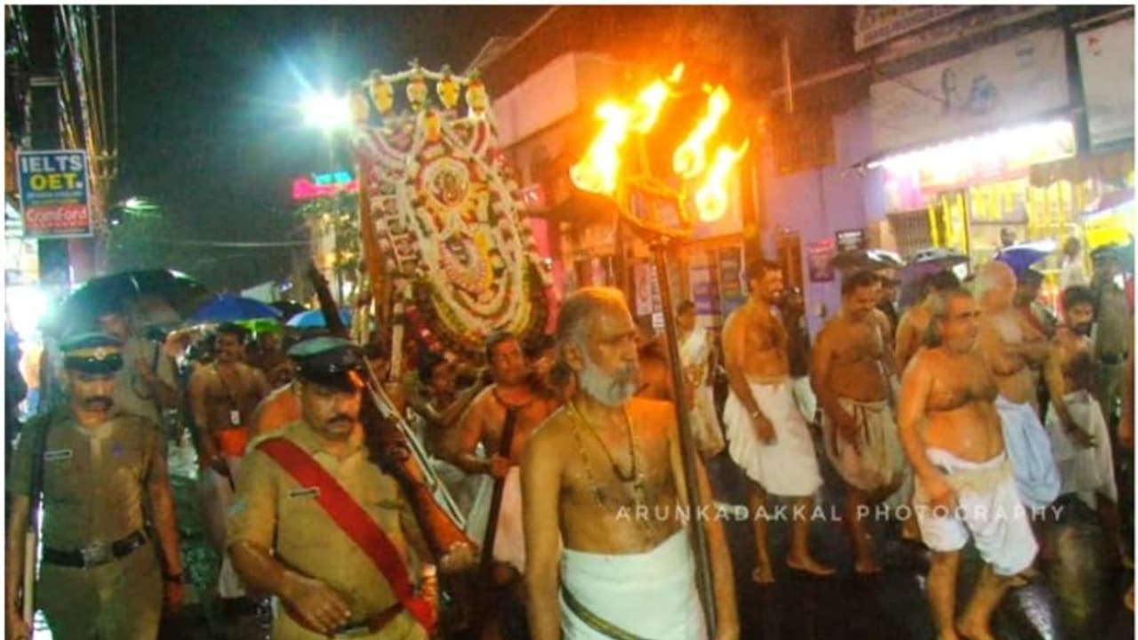 ದೇವರಿಗಾಗಿ Airport 5 ಗಂಟೆ ಬಂದ್: ಅನಂತ ಪದ್ಮನಾಭನಿಗಾಗಿ ತಿರುವನಂತಪುರ ನಿಲ್ದಾಣ ಬಂದ್ ದೇವರಿಗಾಗಿ Airport 5 ಗಂಟೆ ಬಂದ್: ಅನಂತ ಪದ್ಮನಾಭನಿಗಾಗಿ ತಿರುವನಂತಪುರ ನಿಲ್ದಾಣ ಬಂದ್