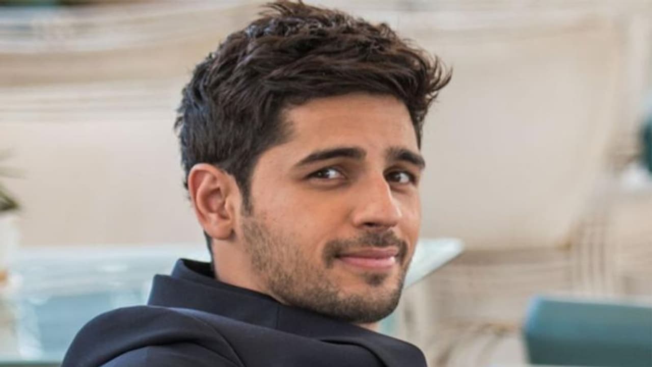 सिद्धार्थ मल्होत्रा दिशा पाटनी की योद्धा को मिली नई रिलीज़ डेट, राशि खन्ना के बर्थडे पर किया ऐलान सिद्धार्थ मल्होत्रा दिशा पाटनी की योद्धा को मिली नई रिलीज़ डेट, राशि खन्ना के बर्थडे पर किया ऐलान