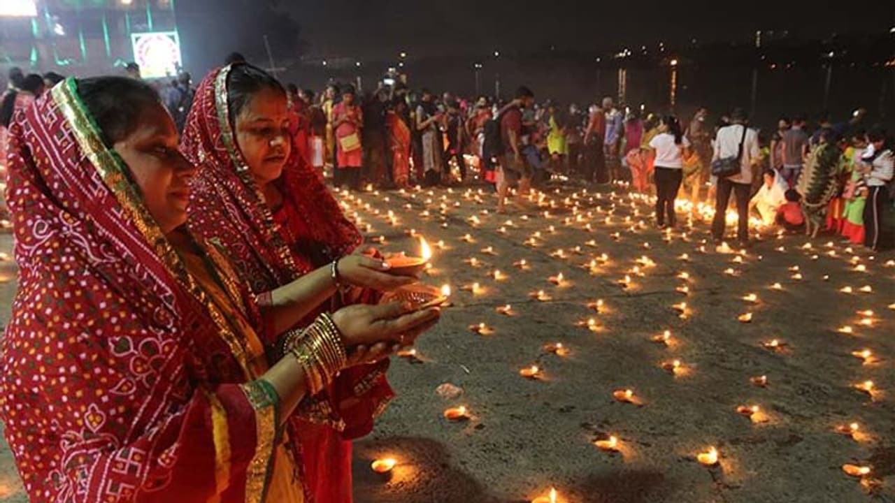 Kartik Purnima 2022: कब है कार्तिक पूर्णिमा, इसे देव दीपावली क्यों कहते हैं? Kartik Purnima 2022: कब है कार्तिक पूर्णिमा, इसे देव दीपावली क्यों कहते हैं?