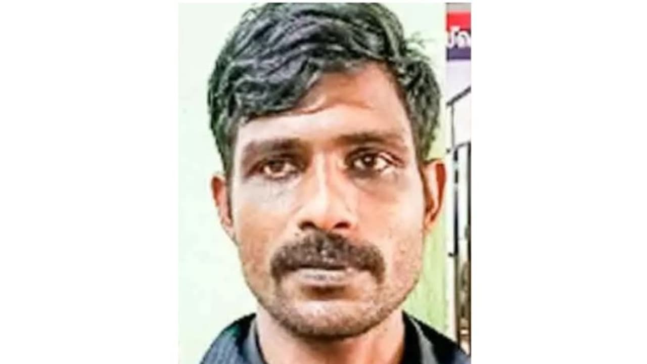 മോഷ്ടിച്ച ബൈക്കിൽ സഞ്ചരിക്കവേ മോഷ്ടാവ് പൊലീസിന്റെ പിടിയില് മോഷ്ടിച്ച ബൈക്കിൽ സഞ്ചരിക്കവേ മോഷ്ടാവ് പൊലീസിന്റെ പിടിയില്