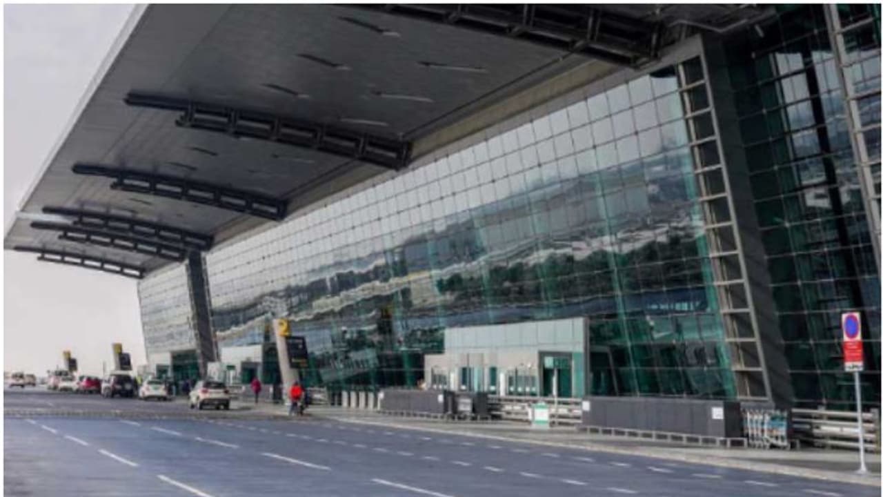 ഈ വിമാനത്താവളങ്ങളില്‍ പാര്‍ക്കിങ് ഫീസ് ഉയര്‍ത്തി; പുതിയ നിരക്ക് ഇന്നു മുതല്‍ പ്രാബല്യത്തില്‍