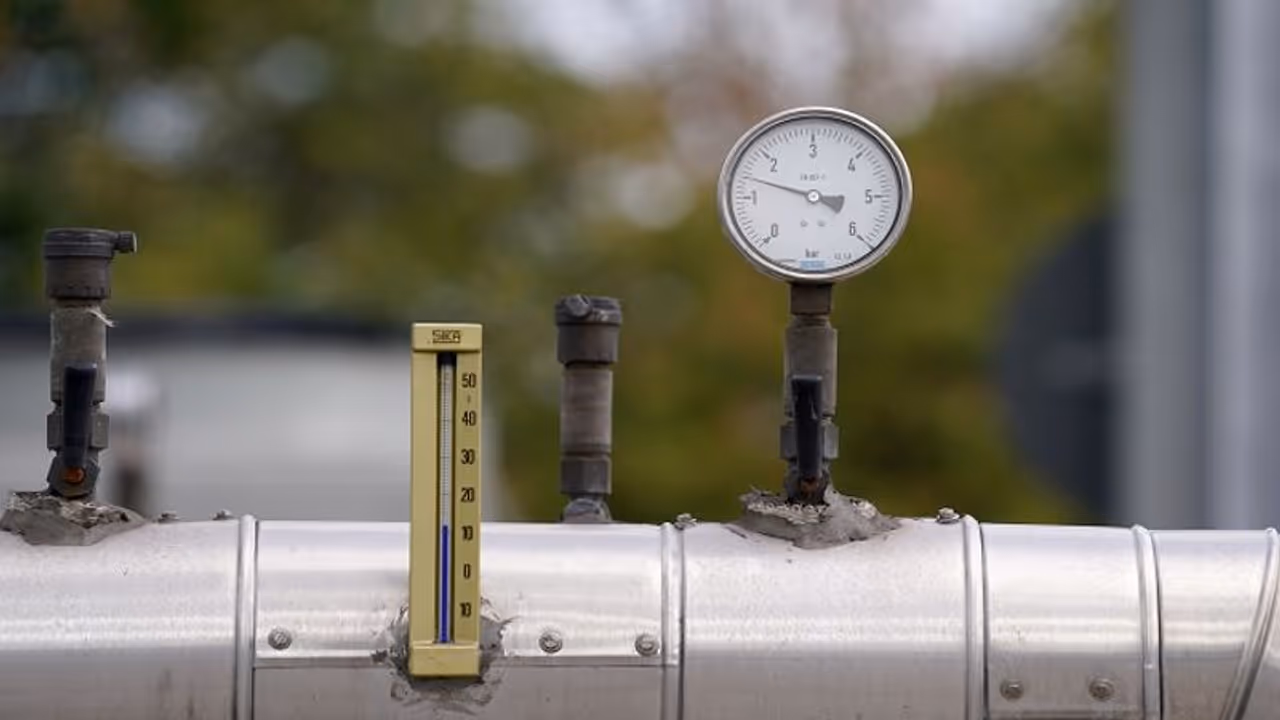 At least 5 workers fall unconscious as Liquid Carbon Dioxide gas leaked from tanker; check details At least 5 workers fall unconscious as Liquid Carbon Dioxide gas leaked from tanker; check details