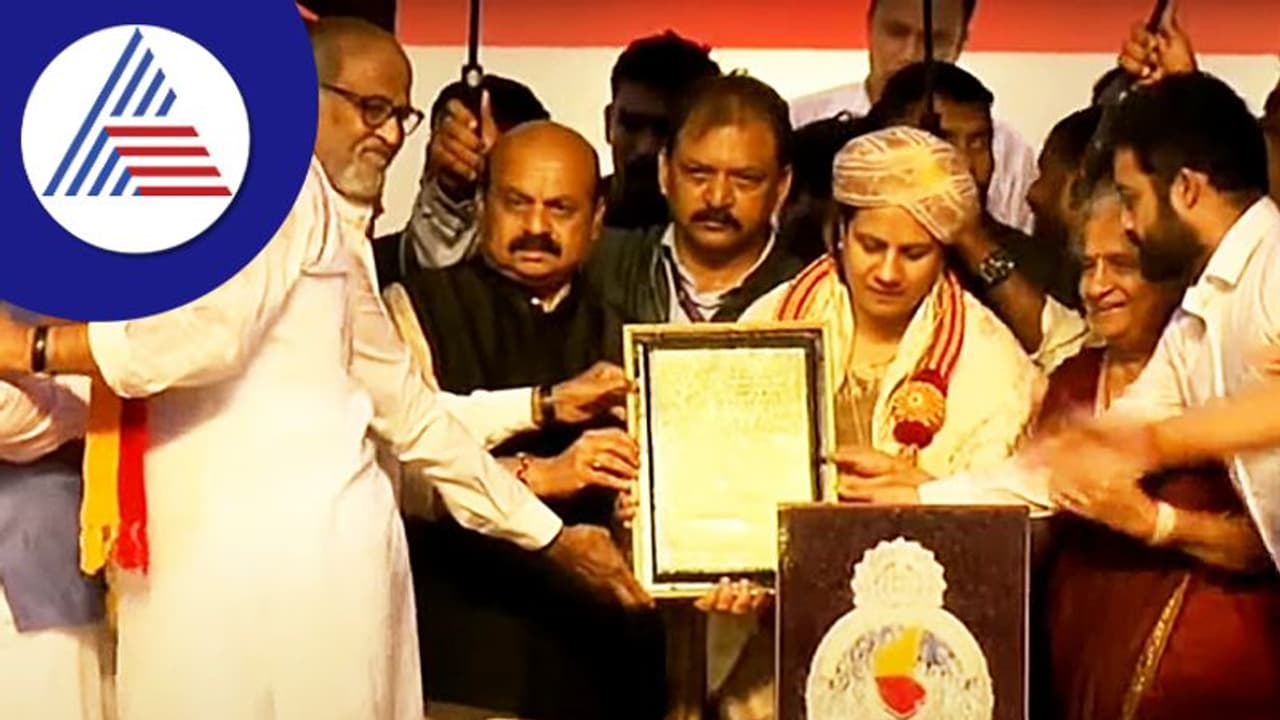 ಕನ್ನಡ ರಾಜ್ಯೋತ್ಸವದ ದಿನ ಕನ್ನಡದಲ್ಲೇ ಮಾತನಾಡಿದ ರಜಿನಿ, ಜೂ. ಎನ್ಟಿಆರ್ ಕನ್ನಡ ರಾಜ್ಯೋತ್ಸವದ ದಿನ ಕನ್ನಡದಲ್ಲೇ ಮಾತನಾಡಿದ ರಜಿನಿ, ಜೂ. ಎನ್ಟಿಆರ್